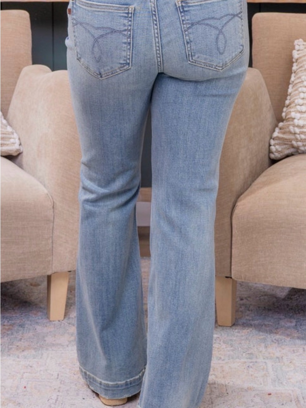 Judy Blue Light Wash Mid-Rise Flare Jeans with Split Hem - Picture 3 of 3